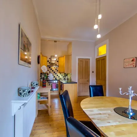 Joivy Spacious Apartment Next To The Meadows Édimbourg Extérieur photo