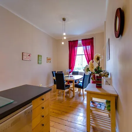 Joivy Spacious Apartment Next To The Meadows Édimbourg Extérieur photo